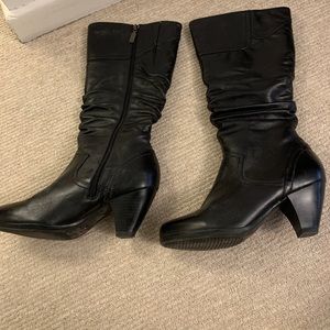 Gorgeous Blondo size 8 fully waterproof boots